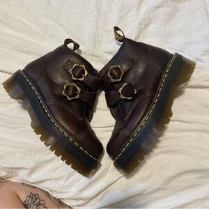 Dr. Marten Devon flower buckle